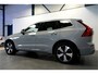 Volvo XC60 2.0 T6 Plug-in hybrid AWD 293kW/399pk Aut8 Long Range Edition Bright NIEUWSTAAT! PANORAMADAK + LEDER + ADAPT.CRUISE + PILOT ASSIST + GOOGLE NAVIGATIE&SERVICES + EL.WEGKLABARE TREKHAAK + SPATLAPPEN + CAMERA + PARKSENSOREN + 19" LM-VELGEN!!