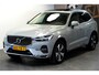 Volvo XC60 2.0 T6 Plug-in hybrid AWD 293kW/399pk Aut8 Long Range Edition Bright NIEUWSTAAT! PANORAMADAK + LEDER + ADAPT.CRUISE + PILOT ASSIST + GOOGLE NAVIGATIE&SERVICES + EL.WEGKLABARE TREKHAAK + SPATLAPPEN + CAMERA + PARKSENSOREN + 19" LM-VELGEN!!