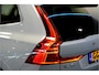 Volvo XC60 2.0 T6 Plug-in hybrid AWD 293kW/399pk Aut8 Long Range Edition Bright NIEUWSTAAT! PANORAMADAK + LEDER + ADAPT.CRUISE + PILOT ASSIST + GOOGLE NAVIGATIE&SERVICES + EL.WEGKLABARE TREKHAAK + SPATLAPPEN + CAMERA + PARKSENSOREN + 19" LM-VELGEN!!