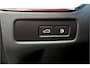 Volvo XC60 2.0 T6 Plug-in hybrid AWD 293kW/399pk Aut8 Long Range Edition Bright NIEUWSTAAT! PANORAMADAK + LEDER + ADAPT.CRUISE + PILOT ASSIST + GOOGLE NAVIGATIE&SERVICES + EL.WEGKLABARE TREKHAAK + SPATLAPPEN + CAMERA + PARKSENSOREN + 19" LM-VELGEN!!