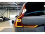 Volvo XC60 2.0 T6 Plug-in hybrid AWD 293kW/399pk Aut8 Long Range Edition Bright NIEUWSTAAT! PANORAMADAK + LEDER + ADAPT.CRUISE + PILOT ASSIST + GOOGLE NAVIGATIE&SERVICES + EL.WEGKLABARE TREKHAAK + SPATLAPPEN + CAMERA + PARKSENSOREN + 19" LM-VELGEN!!