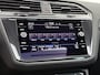 Volkswagen Tiguan 1.5 TSI R-Line Business | Navigatie | 22 Inch Velgen | Airco | Trekhaak | Airco | Panorama dak |