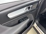 Volvo XC40 B4 Plus Dark | 19" Allseason | Trekhaak | Harman Kardon | Elektr. verst. Stoelen | Stoel/Stuurverwarming | Adaptieve Cruise | BLIS