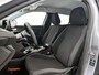 Peugeot e-2008 EV 136pk Active Pack 50 kWh Automaat | 1ste Eigenaar | Navigatie | Climate Control | Cruise Control | LED | 16"LMV | Camera | Apple Carplay/Android Auto |