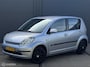 Daihatsu Sirion 2 1.3-16V Prestige 5 deurs - 2E EIGENAAR - AIRCO - EL. RAMEN + SPIEGELS - CPV - RADIO/CD - NAP - NL AUTO - APK TM 05-04-2027 -