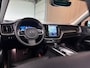 Volvo XC60 T6 AWD Recharge Plus Dark | Trekhaak | 360° Camera | All Season banden | Adaptieve Cruise Control | Stoelverwarming voor+achter | Stuurwielverwarming | Schuifdak | Pilot Assist | BLIS Dode Hoek Detectie | Elektrische voorstoelen geheugen | Lederen bekleding | Zitting verlenging voorstoelen | 19 Inch | Google Infotainment | Keyless Drive | Elektrisch bedienbare achterklep | DAB Radio | Apple Carplay/Android Auto | Draadloos telefoon opladen | Volvo On Call met mobiele App functie | Silver Dawn Metallic |