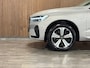 Volvo XC60 T6 AWD Recharge Plus Dark | Trekhaak | 360° Camera | All Season banden | Adaptieve Cruise Control | Stoelverwarming voor+achter | Stuurwielverwarming | Schuifdak | Pilot Assist | BLIS Dode Hoek Detectie | Elektrische voorstoelen geheugen | Lederen bekleding | Zitting verlenging voorstoelen | 19 Inch | Google Infotainment | Keyless Drive | Elektrisch bedienbare achterklep | DAB Radio | Apple Carplay/Android Auto | Draadloos telefoon opladen | Volvo On Call met mobiele App functie | Silver Dawn Metallic |