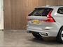 Volvo XC60 T6 AWD Recharge Plus Dark | Trekhaak | 360° Camera | All Season banden | Adaptieve Cruise Control | Stoelverwarming voor+achter | Stuurwielverwarming | Schuifdak | Pilot Assist | BLIS Dode Hoek Detectie | Elektrische voorstoelen geheugen | Lederen bekleding | Zitting verlenging voorstoelen | 19 Inch | Google Infotainment | Keyless Drive | Elektrisch bedienbare achterklep | DAB Radio | Apple Carplay/Android Auto | Draadloos telefoon opladen | Volvo On Call met mobiele App functie | Silver Dawn Metallic |