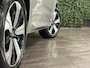 Volvo XC60 T6 AWD Recharge Plus Dark | Trekhaak | 360° Camera | All Season banden | Adaptieve Cruise Control | Stoelverwarming voor+achter | Stuurwielverwarming | Schuifdak | Pilot Assist | BLIS Dode Hoek Detectie | Elektrische voorstoelen geheugen | Lederen bekleding | Zitting verlenging voorstoelen | 19 Inch | Google Infotainment | Keyless Drive | Elektrisch bedienbare achterklep | DAB Radio | Apple Carplay/Android Auto | Draadloos telefoon opladen | Volvo On Call met mobiele App functie | Silver Dawn Metallic |