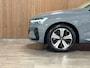Volvo XC60 T8 AWD Recharge Ultra Ultimate Dark | Luchtvering | Trekhaak | 360 Camera | All Season banden | Harman Kardon | Head-Up Display | 455pk | Adaptieve Cruise Control | Stoelverwarming voor+achter | Stuurwielverwarming | Schuifdak | 19 Inch | Full LED Meesturende koplampen | Pilot Assist | BLIS Dode Hoek Detectie | Elektrische voorstoelen geheugen | Lederen bekleding | Zitting verlenging voorstoelen | Lederen dashboard | Google Infotainment | Keyless Drive | Parkeersensoren voor+achter | Privacy Glass | Elektrisch bedienbare achterklep | DAB Radio | Apple Carplay/Android Auto | Alarm Klasse III | Draadloos telefoon opladen | Volvo On Call met mobiele App functie | Thunder Grey Metallic |