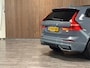 Volvo XC60 T8 AWD Recharge Ultra Ultimate Dark | Luchtvering | Trekhaak | 360 Camera | All Season banden | Harman Kardon | Head-Up Display | 455pk | Adaptieve Cruise Control | Stoelverwarming voor+achter | Stuurwielverwarming | Schuifdak | 19 Inch | Full LED Meesturende koplampen | Pilot Assist | BLIS Dode Hoek Detectie | Elektrische voorstoelen geheugen | Lederen bekleding | Zitting verlenging voorstoelen | Lederen dashboard | Google Infotainment | Keyless Drive | Parkeersensoren voor+achter | Privacy Glass | Elektrisch bedienbare achterklep | DAB Radio | Apple Carplay/Android Auto | Alarm Klasse III | Draadloos telefoon opladen | Volvo On Call met mobiele App functie | Thunder Grey Metallic |
