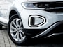 Volkswagen T-Roc 1.5 TSI Style | Navigatie | Camera | Schuif/Kanteldak | DAB | Climate Control | LED Koplampen |