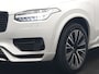 Volvo XC90 T8 AWD Plus Dark 7 Persoons LONG RANGE PHEV 455pk Dealer O.H. | Trekhaak Af Fabriek | Luchtvering | Panodak | Adaptive Cruise | 360 Camera | Harman / Kardon | Lederen Sportstoelen Memory & Ventilatie | Stuur Verwarmd | Keyless | Blis | 20"L.M | Plug In Hybrid |