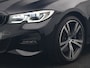 BMW 3-Serie Touring 330e M Sport PHEV 293pk Dealer O.H. | Trekhaak Af Fabriek | Adaptive Cruise | Head Up | 360 Camera | Adaptief Onderstel | Alcantara Sportstoelen & Stuur Verwarmd | Laser LED | Sfeerverlichting | Keyless | Blis | Apple Carplay | Plug In Hybrid |