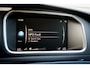 Volvo V40 2.0 T3 Dynamic Edition | Panoramadak | Volvo on Call | Harman Kardon | Standkachel | Trekhaak | Camera