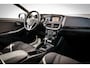 Volvo V40 2.0 T3 Dynamic Edition | Panoramadak | Volvo on Call | Harman Kardon | Standkachel | Trekhaak | Camera