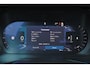 Volvo XC40 B3 Plus Black Edition - IntelliSafe Assist & Surround - 360º Camera - Harman/Kardon audio - Verwarmde voorstoelen & stuur - Parkeersensoren voor & achter - Elektr. bedienb. voorstoelen met geheugen links - Draadloze tel. lader - Extra getint glas - Inklapbare trekhaak - 20' LMV