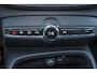 Volvo XC40 B3 Plus Black Edition - IntelliSafe Assist & Surround - 360º Camera - Harman/Kardon audio - Verwarmde voorstoelen & stuur - Parkeersensoren voor & achter - Elektr. bedienb. voorstoelen met geheugen links - Draadloze tel. lader - Extra getint glas - Inklapbare trekhaak - 20' LMV