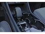 Volvo XC40 B3 Plus Black Edition - IntelliSafe Assist & Surround - 360º Camera - Harman/Kardon audio - Verwarmde voorstoelen & stuur - Parkeersensoren voor & achter - Elektr. bedienb. voorstoelen met geheugen links - Draadloze tel. lader - Extra getint glas - Inklapbare trekhaak - 20' LMV