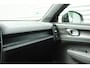 Volvo C40 Single Motor Extended Range Ultimate 82 kWh Connect MicroTech / Nubuck Textiel Bekleding | Trekhaak Elektrisch Uitklapbaar | Lichtmetalen Velgen 19" | Alls Banden | Digitale Binnen Spiegel |Cruise Control Adaptief Met Stop&Go En Stuurhulp | Electronic Climate Controle | Voorstoelen + Stuurwiel Verwarmend | Warmtepomp | Google Navigatie Systeem |