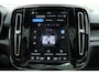 Volvo C40 Single Motor Extended Range Ultimate 82 kWh Connect MicroTech / Nubuck Textiel Bekleding | Trekhaak Elektrisch Uitklapbaar | Lichtmetalen Velgen 19" | Alls Banden | Digitale Binnen Spiegel |Cruise Control Adaptief Met Stop&Go En Stuurhulp | Electronic Climate Controle | Voorstoelen + Stuurwiel Verwarmend | Warmtepomp | Google Navigatie Systeem |