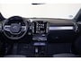 Volvo XC40 B3 Core - IntelliSafe Assist & Surround - Parkeercamera achter - Parkeersensoren voor & achter - Elektr. bedienb. voorstoelen met geheugen links - Extra getint glas - 18' LMV