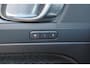 Volvo XC40 B3 Core - IntelliSafe Assist & Surround - Parkeercamera achter - Parkeersensoren voor & achter - Elektr. bedienb. voorstoelen met geheugen links - Extra getint glas - 18' LMV