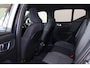 Volvo XC40 B3 Core - IntelliSafe Assist & Surround - Parkeercamera achter - Parkeersensoren voor & achter - Elektr. bedienb. voorstoelen met geheugen links - Extra getint glas - 18' LMV