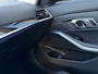 BMW 3-Serie Touring 330i | Driving assistant | Sfeer-verlichting | 19 inch | Sport-s