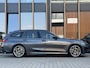 BMW 3-Serie Touring 330i | Driving assistant | Sfeer-verlichting | 19 inch | Sport-s