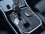 BMW 3-Serie Touring 330i | Driving assistant | Sfeer-verlichting | 19 inch | Sport-s