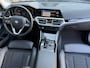 BMW 3-Serie Touring 330i | Driving assistant | Sfeer-verlichting | 19 inch | Sport-s