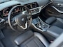 BMW 3-Serie Touring 330i | Driving assistant | Sfeer-verlichting | 19 inch | Sport-s
