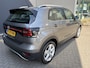 Volkswagen T-Cross 1.0 TSI Style Airco - Parkeersensoren - Navigatie - Licht metalen velgen 17 inch - Dodehoek detector - Dakrails - Bluetooth - Cruise control - Led verlichting - Radio - Start/stop systeem - Stuur multifunc - Elektrische ramen