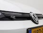 Volkswagen Golf 1.5 eTSI R-Line Edition | 116 PK | Demo | Automaat | Navigatie | Draadloze Apple Carplay | Adaptieve cruise control | Climate control | Stuur- en Stoelverwarming | Achteruitrij Camera | Park Assist | Sfeerverlichting | Keyless | Dodehoek sensoren | Black style Pakket |