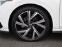 Volkswagen Golf 1.5 eTSI R-Line Business 150 PK | Automaat | Panoramisch Schuif - Kanteldak | Navigatie | Digital Cockpit pro | Keyless | Stoelverwarming | Ledachterlichten met dynamisch knipperlicht | Achteruitrijcamera | Design Pakket Exterieur 'Black Style'