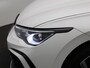 Volkswagen Golf 1.5 eTSI R-Line Business 150 PK | Automaat | Panoramisch Schuif - Kanteldak | Navigatie | Digital Cockpit pro | Keyless | Stoelverwarming | Ledachterlichten met dynamisch knipperlicht | Achteruitrijcamera | Design Pakket Exterieur 'Black Style'