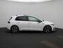 Volkswagen Golf 1.5 eTSI R-Line Business 150 PK | Automaat | Panoramisch Schuif - Kanteldak | Navigatie | Digital Cockpit pro | Keyless | Stoelverwarming | Ledachterlichten met dynamisch knipperlicht | Achteruitrijcamera | Design Pakket Exterieur 'Black Style'
