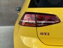 Volkswagen Golf 2.0 TSI GTI Performance | Ginster Yellow | Panoramadak | Dynaudio | Camera | Keyless Go | Volledig historie |