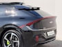 Kia EV6 GT AWD 77.4 kWh 585 pk / SOH 100% /Fabrieksgarantie tot 4-2031 / Dealer onderhouden / Meridian Audio / Warmtepomp / Camera 360° / Navi / Apple Carplay Android / 21" LM wielen / HUD / Sport & Kuipstoelen / CCS Snelladen / Elektr. Achterklep / Stoel Verwarming / Stuurwiel Verwarming / Achterbank Verwarming / DAB /