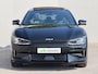 Kia EV6 GT AWD 77.4 kWh 585 pk / SOH 100% /Fabrieksgarantie tot 4-2031 / Dealer onderhouden / Meridian Audio / Warmtepomp / Camera 360° / Navi / Apple Carplay Android / 21" LM wielen / HUD / Sport & Kuipstoelen / CCS Snelladen / Elektr. Achterklep / Stoel Verwarming / Stuurwiel Verwarming / Achterbank Verwarming / DAB /