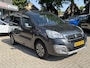 Peugeot Partner Tepee 110 Pk Benzine Style uitvoering * Airco * Trekhaak * Cruise Control * 5-Persoons * Parkeersensoren * Vingerhoets; Vierde Generatie Eersteklas Service. Al meer dan 100 jaar een begrip in de Brabantse Kempen