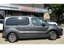 Peugeot Partner Tepee 110 Pk Benzine Style uitvoering * Airco * Trekhaak * Cruise Control * 5-Persoons * Parkeersensoren * Vingerhoets; Vierde Generatie Eersteklas Service. Al meer dan 100 jaar een begrip in de Brabantse Kempen