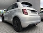 Fiat 500 Giorgio Armani Edition 42 kWh Achteruitrijcamera - Airco - Apple carplay - Navigatie - Parkeersensoren - Draadloze telefoonlader - Panoramadak - Stoelverwarming - Licht metalen velgen 17 inch - Led verlichting Bluetooth - dodehoek detector - Elektrische ramen - Extra getint glas achter - Keyless start - lederen bekleding - Stuur multifunctioneel