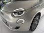 Fiat 500 Giorgio Armani Edition 42 kWh Achteruitrijcamera - Airco - Apple carplay - Navigatie - Parkeersensoren - Draadloze telefoonlader - Panoramadak - Stoelverwarming - Licht metalen velgen 17 inch - Led verlichting Bluetooth - dodehoek detector - Elektrische ramen - Extra getint glas achter - Keyless start - lederen bekleding - Stuur multifunctioneel