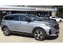 Peugeot 5008 Benzine 130 Pk ** Automaat ** Luxe GT * 7-Persoons * * Adaptive Cruise Control * Navigatie af fabriek + Apple Carplay / Android Auto * Stoelverwarming * 1/2 Lederen interieur * Achteruitrij Camera * Climate Control * Full Led Verlichting * Dod Vingerhoets; Vierde Generatie Eersteklas Service. Al meer dan 100 jaar een begrip in de Brabantse Kempen