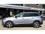 Peugeot 5008 Benzine 130 Pk ** Automaat ** Luxe GT * 7-Persoons * * Adaptive Cruise Control * Navigatie af fabriek + Apple Carplay / Android Auto * Stoelverwarming * 1/2 Lederen interieur * Achteruitrij Camera * Climate Control * Full Led Verlichting * Dod Vingerhoets; Vierde Generatie Eersteklas Service. Al meer dan 100 jaar een begrip in de Brabantse Kempen