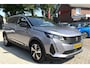 Peugeot 5008 Benzine 130 Pk ** Automaat ** Luxe GT * 7-Persoons * * Adaptive Cruise Control * Navigatie af fabriek + Apple Carplay / Android Auto * Stoelverwarming * 1/2 Lederen interieur * Achteruitrij Camera * Climate Control * Full Led Verlichting * Dod Vingerhoets; Vierde Generatie Eersteklas Service. Al meer dan 100 jaar een begrip in de Brabantse Kempen