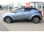 Toyota C-HR / C-HR+ 1.8 Hybrid First Edition BI-TONE TREKHAAK JBL-AUDIO NAVI STOELVERW PARK-SENSOREN 18' LM-VELGEN NL-AUTO 1E-EIG