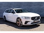 Volvo V90 2.0 T8 Plug-in Hybrid AWD Ultra Dark | PHEV | Trekhaak | Luchtvering | Bowers Wilkins | Nappaleder | Stoelventilatie | Stoelmassage | 360 Graden Camera | Panoramadak | Head-up Display | Gelamineerd Glas | Keyless Entry | Elektrische Achterklep | Elektrisch Verstelbare Voorstoelen | Apple Carplay | Android Auto